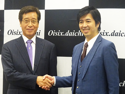 高島宏平社長（写真右）と藤田和芳・大地を守る会社長